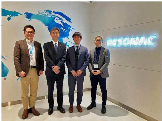 左からレゾナック阿部秀則氏、横浜国立大学梅原出学長、横浜国立大学井上史大センター長、レゾナック福島 正人ＣＴＯ